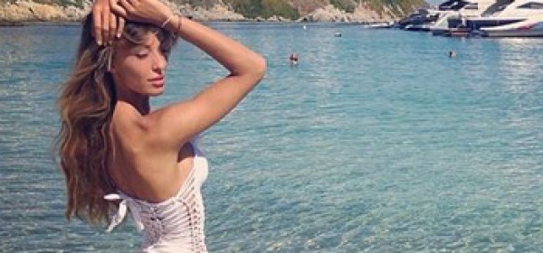 Alessia Tedeschi bellissima in costume