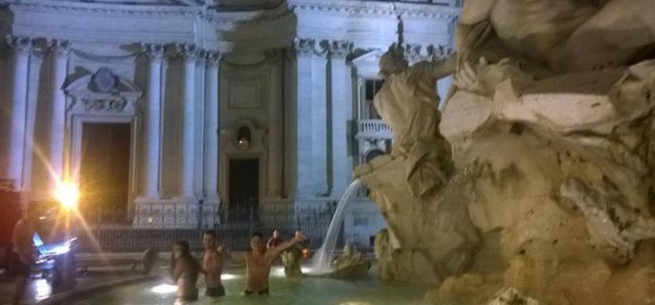 Bagno by night a Piazza Navona