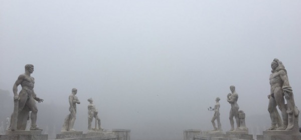 Roma avvolta dalla nebbia, le immagini spettacolari da Twitter