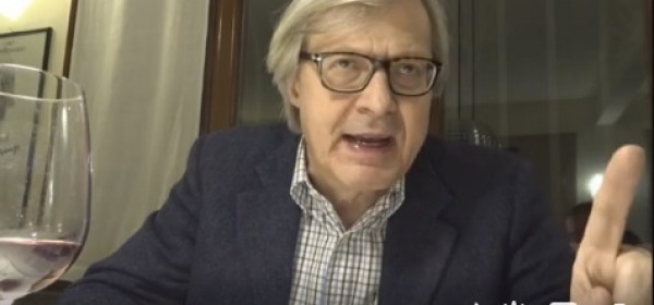 Vittorio Sgarbi nel video pubblicato su facebook