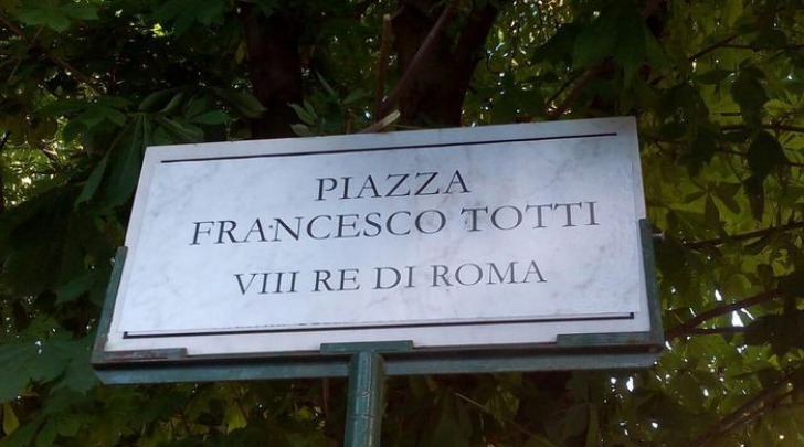 Piazza Francesco Totti VIII re di Roma